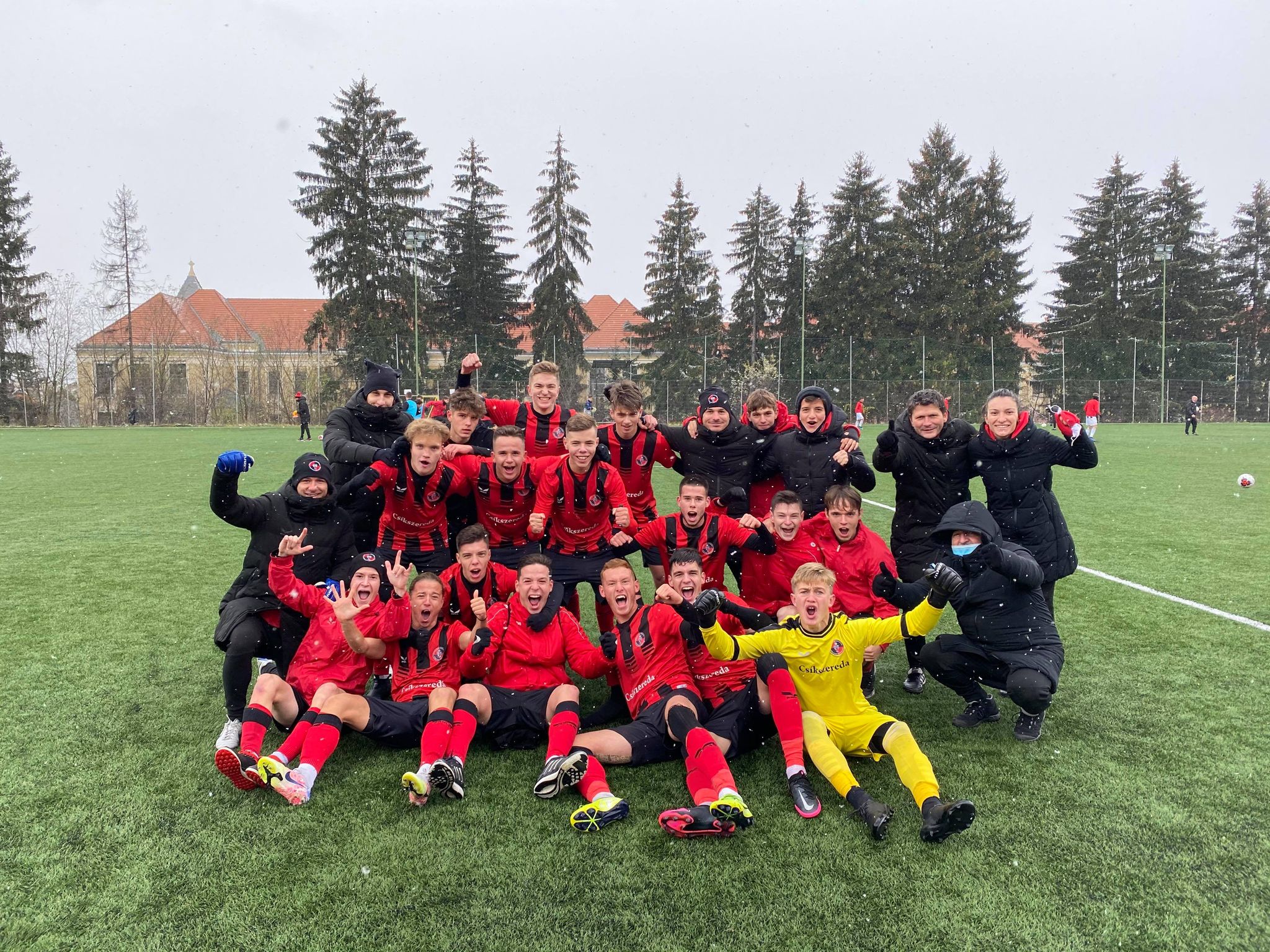 Legyőzték a közvetlen riválist