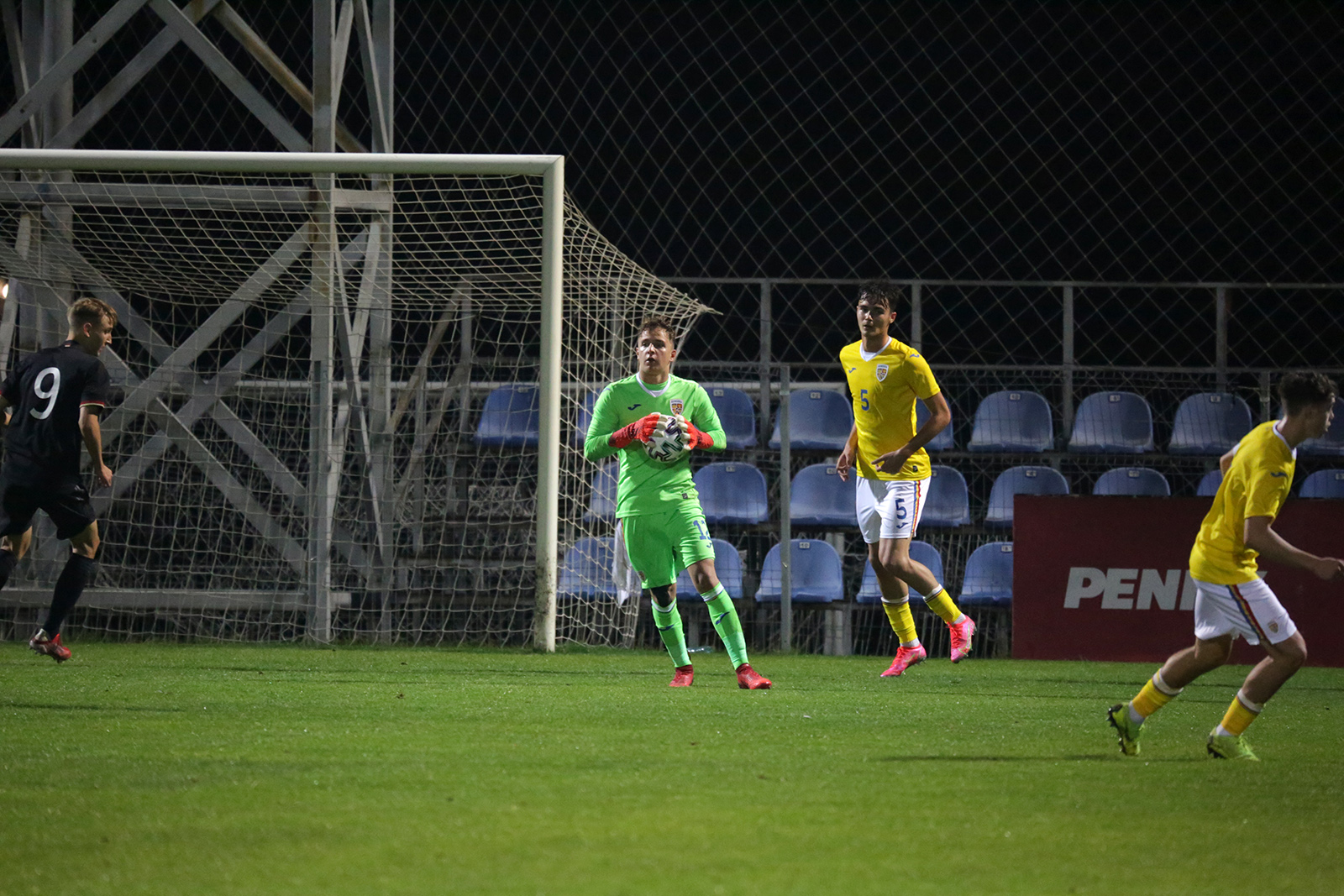 Az oroszok és németek ellen védett