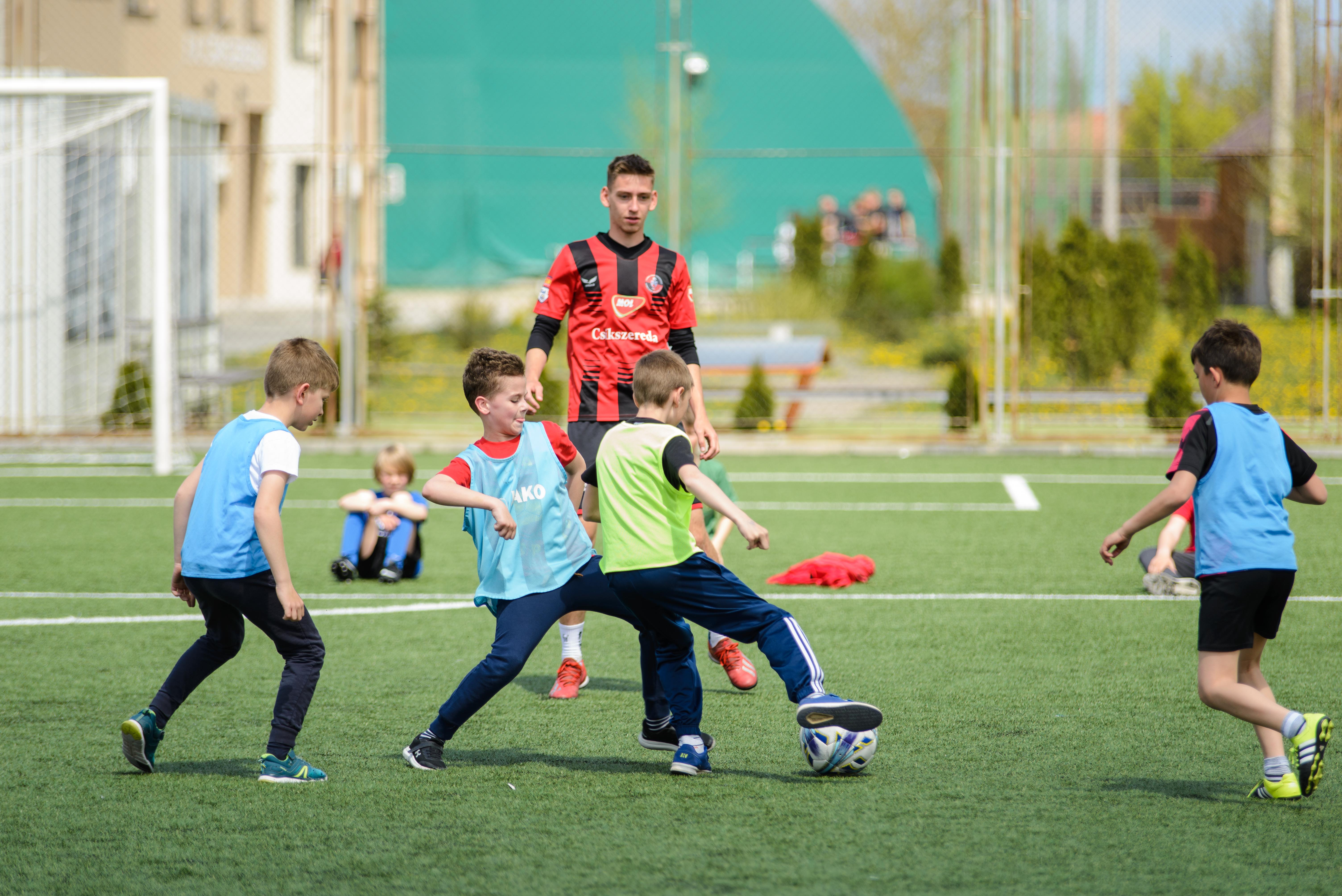 Együtt fociztunk, az eső sem volt akadály