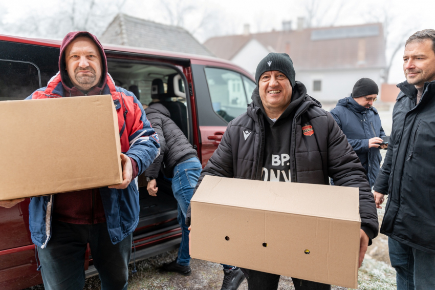 Az FK Csíkszereda támogatásával jutottak el a Kispest Honvéd szeretetdobozai Székelyföldre
