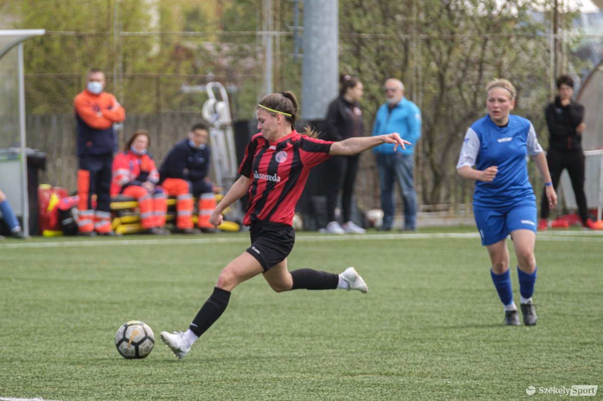 Hozták a kötelezőt