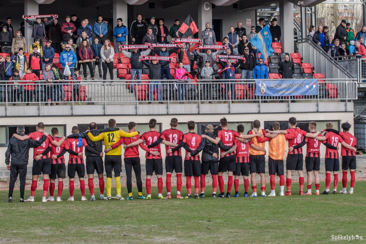 A szurkolás hazatér